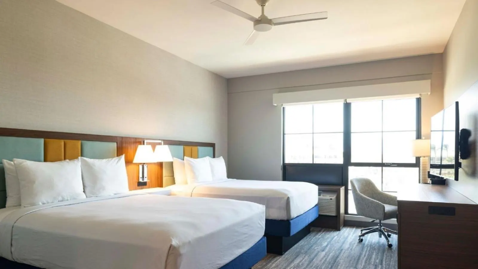 Hampton Inn & Suites Maui North Shore Kahului 3*,
