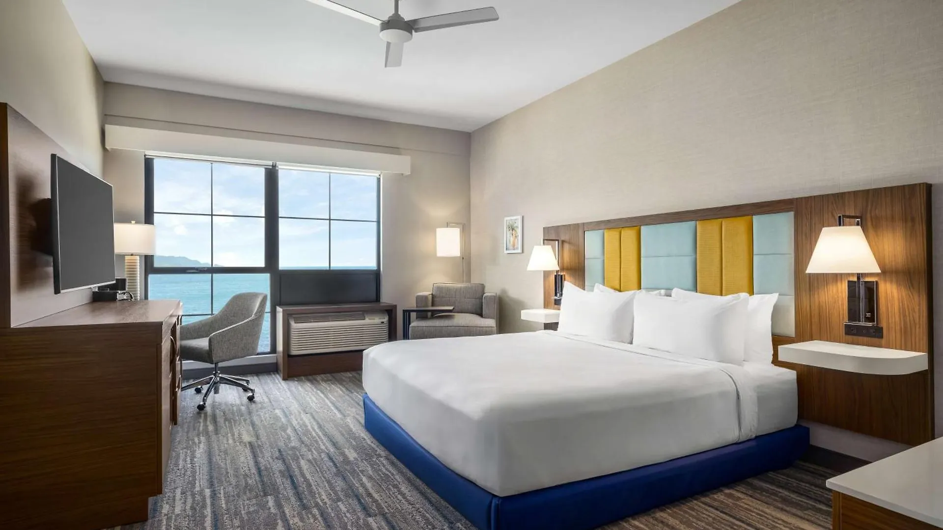 Hampton Inn & Suites Maui North Shore Kahului Hotel