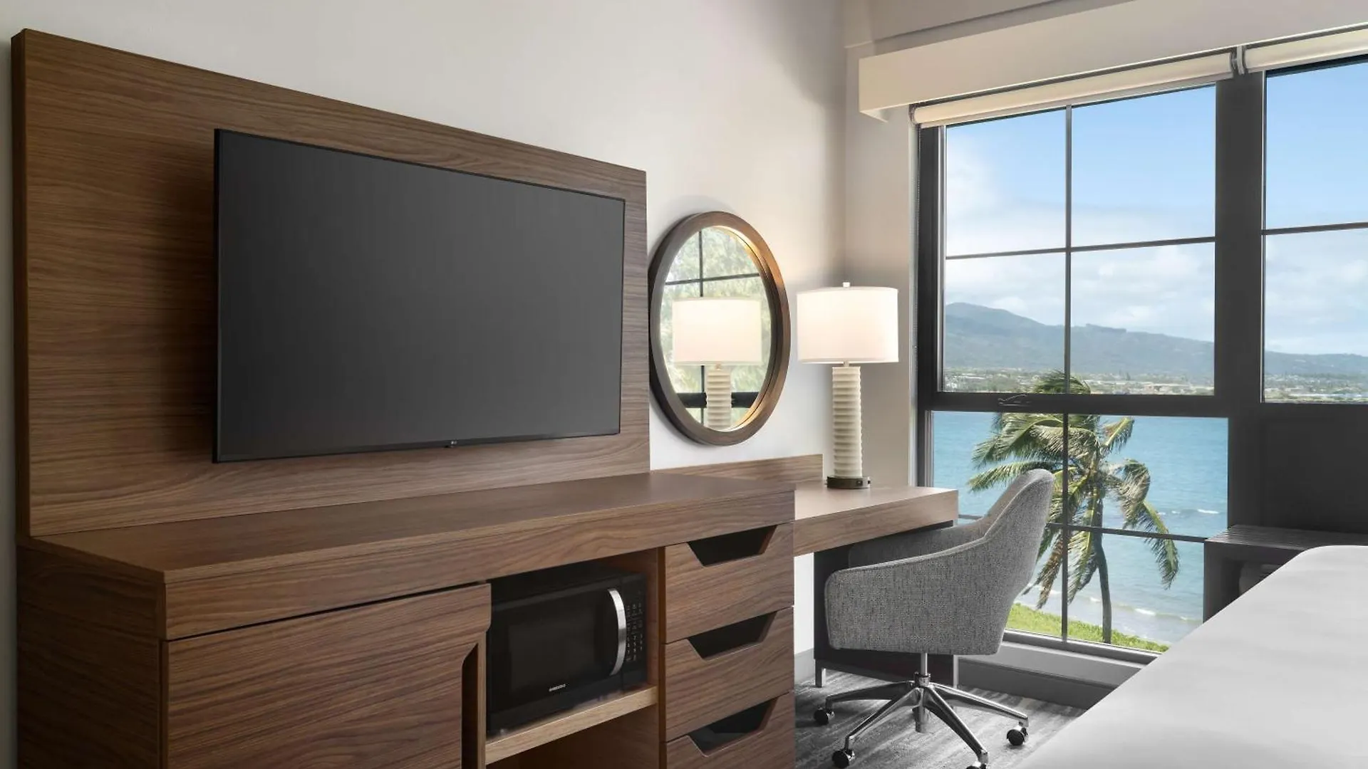 קאהולוי Hampton Inn & Suites Maui North Shore 3*,
